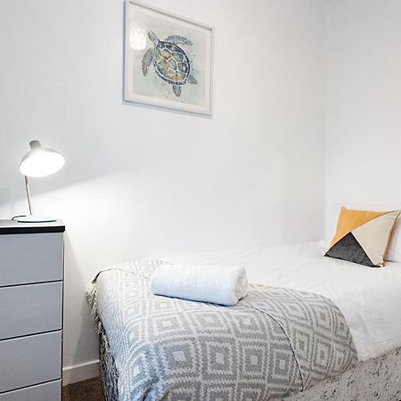 Parking, Smart Tv'S In All Rooms! 斯旺西 外观 照片