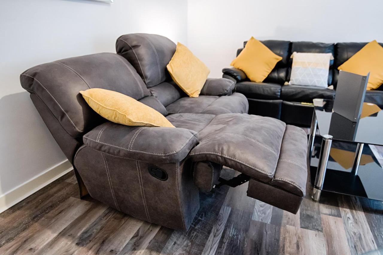 Parking, Smart Tv'S In All Rooms! 斯旺西 外观 照片