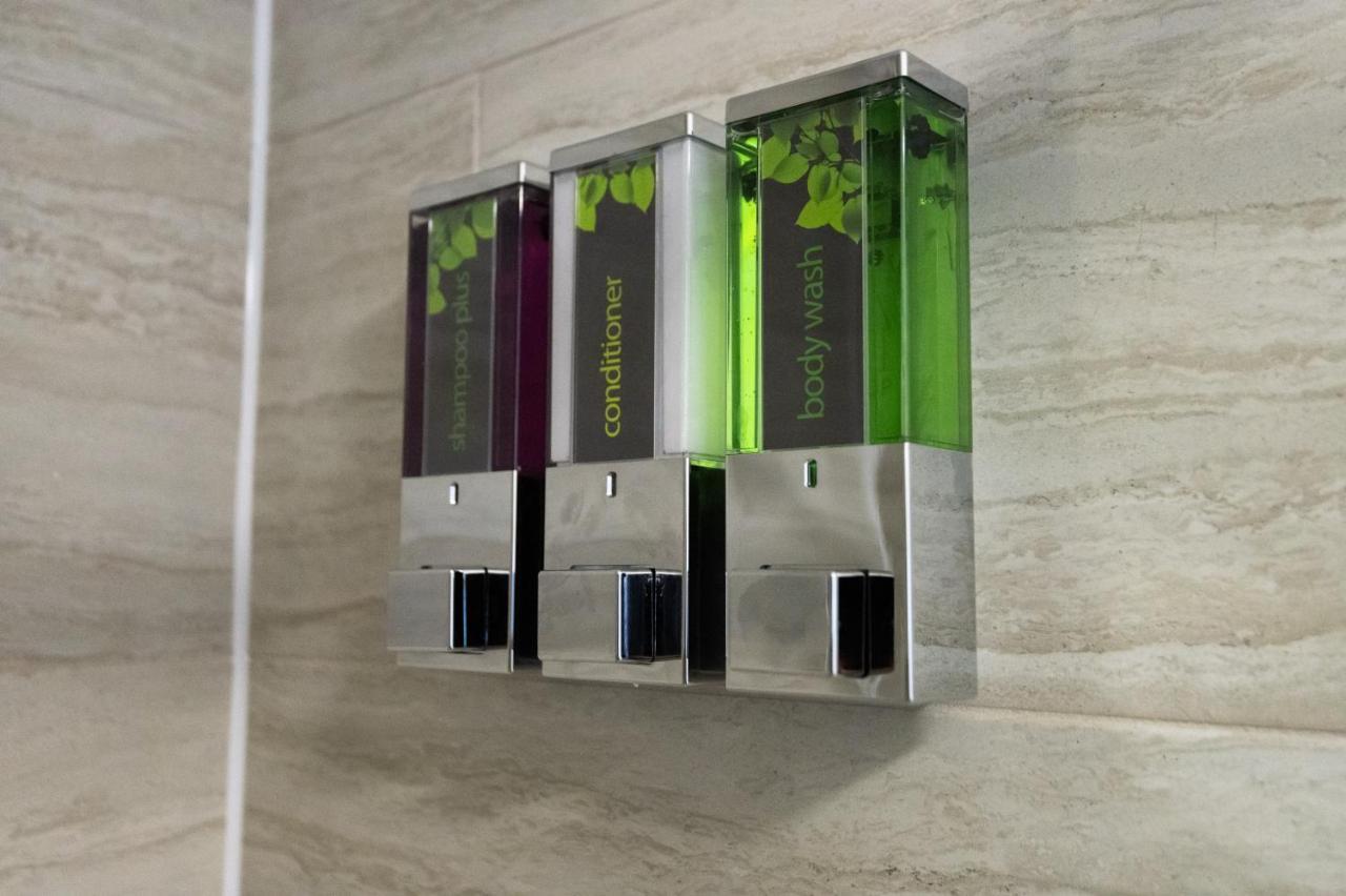 Parking, Smart Tv'S In All Rooms! 斯旺西 外观 照片