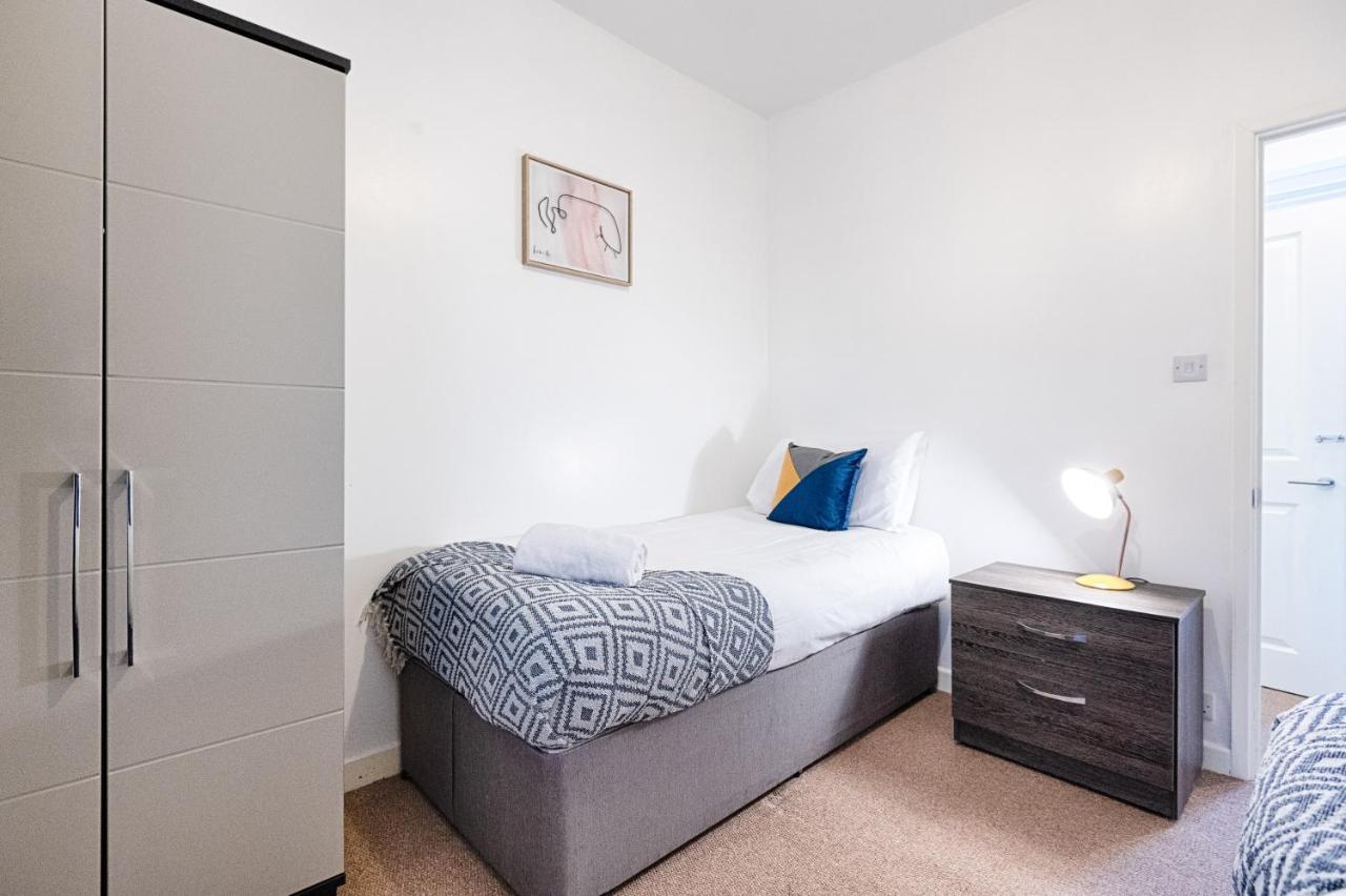 Parking, Smart Tv'S In All Rooms! 斯旺西 外观 照片